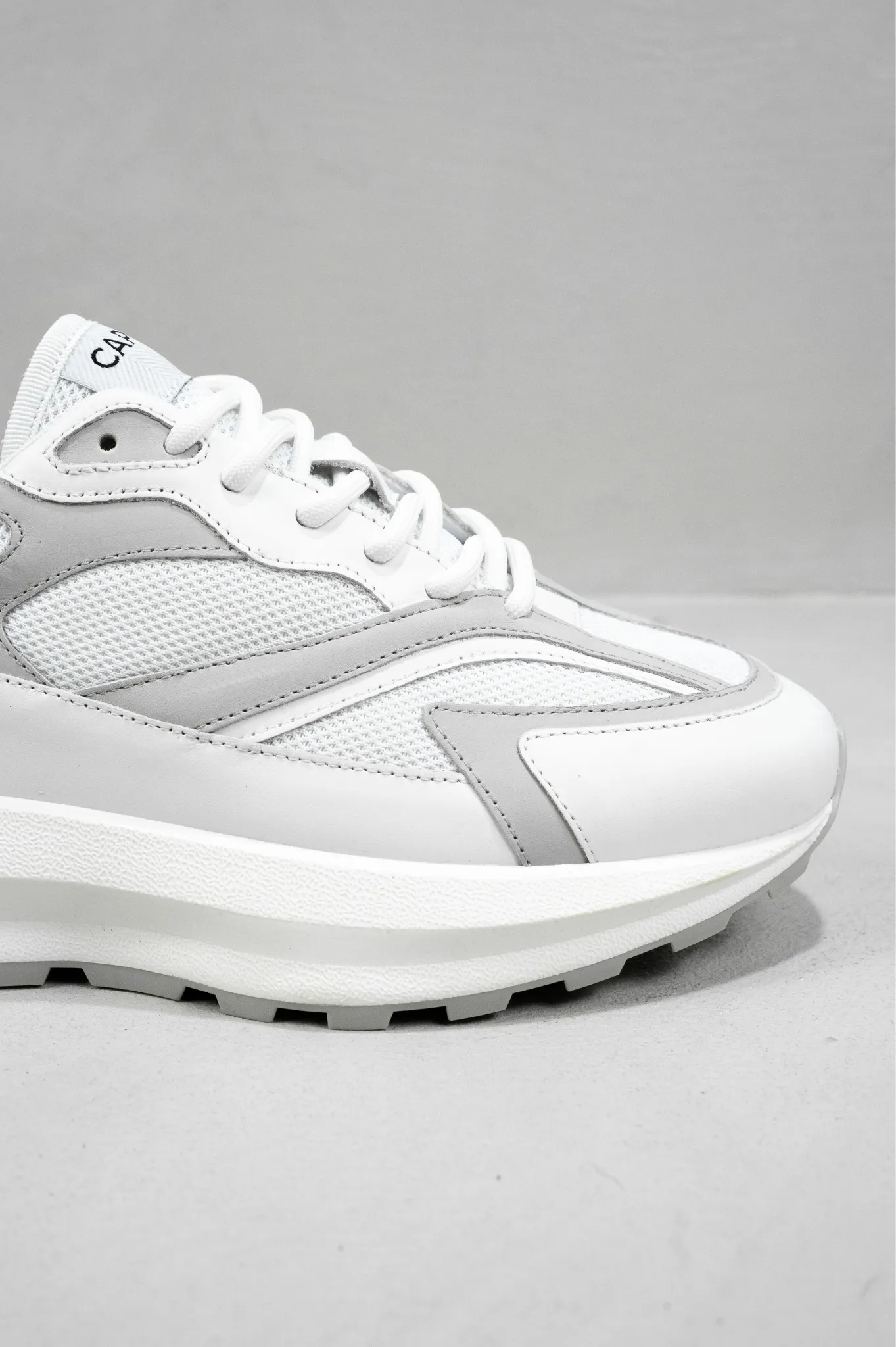 Capo OMNI Trainer - White/Light Grey