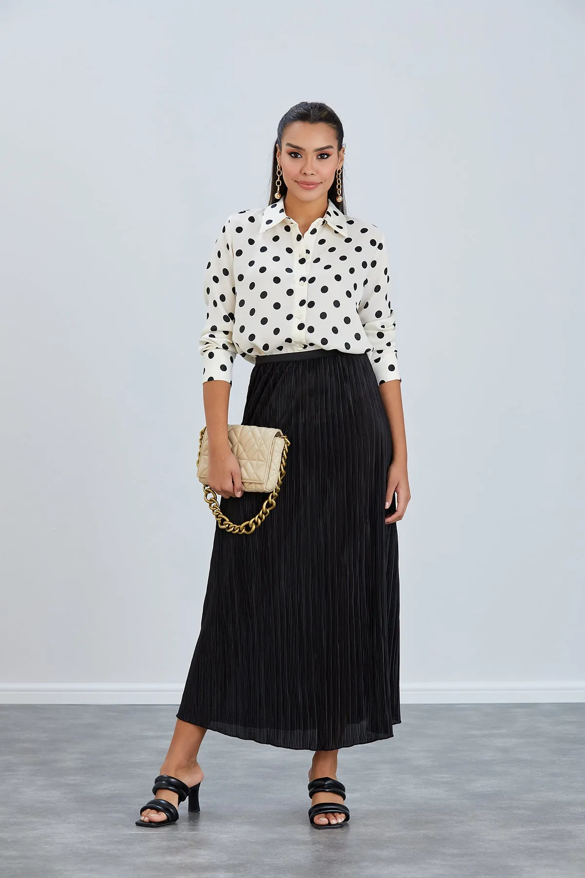 Classic Pleated Midi Skirt in Black