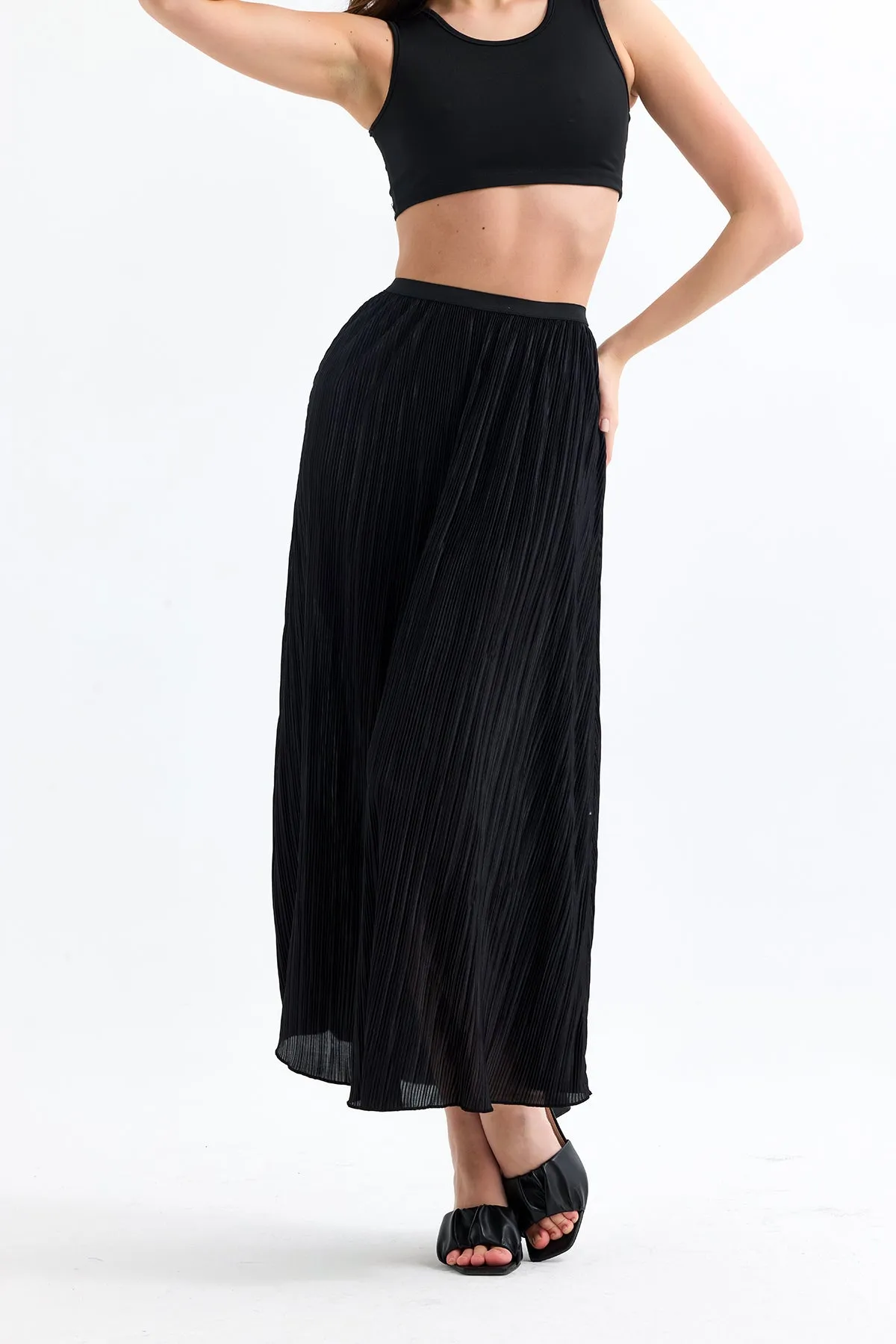 Classic Pleated Midi Skirt in Black