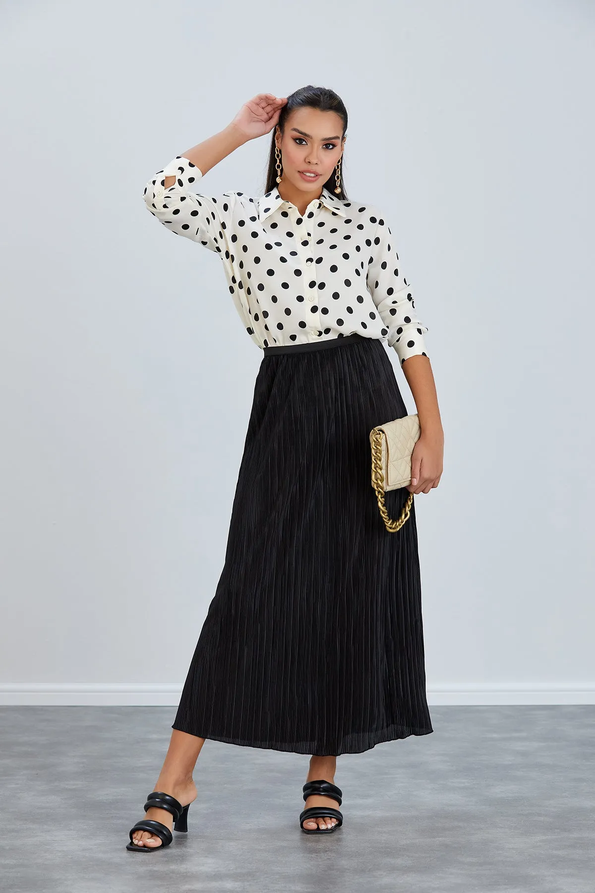 Classic Pleated Midi Skirt in Black