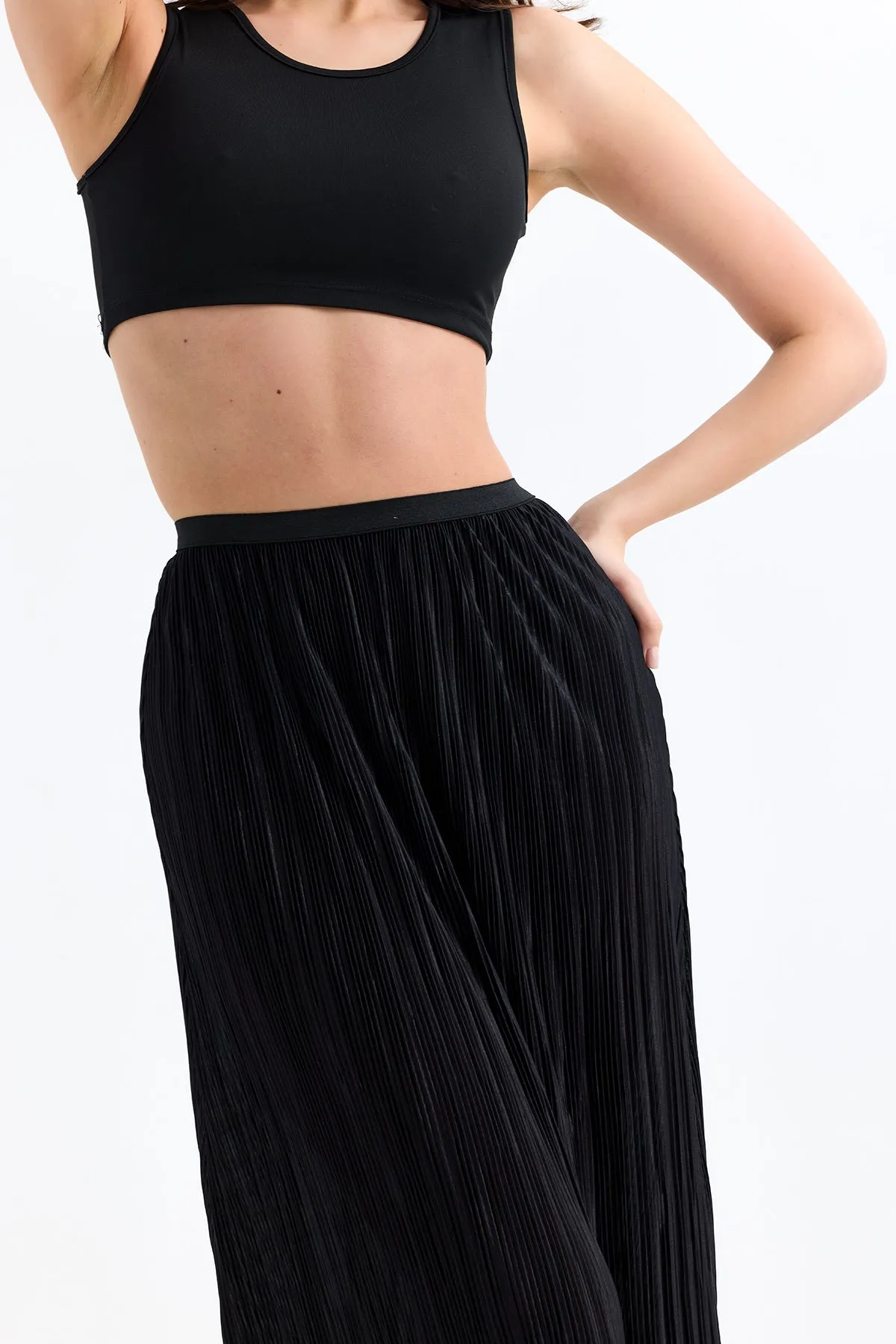 Classic Pleated Midi Skirt in Black