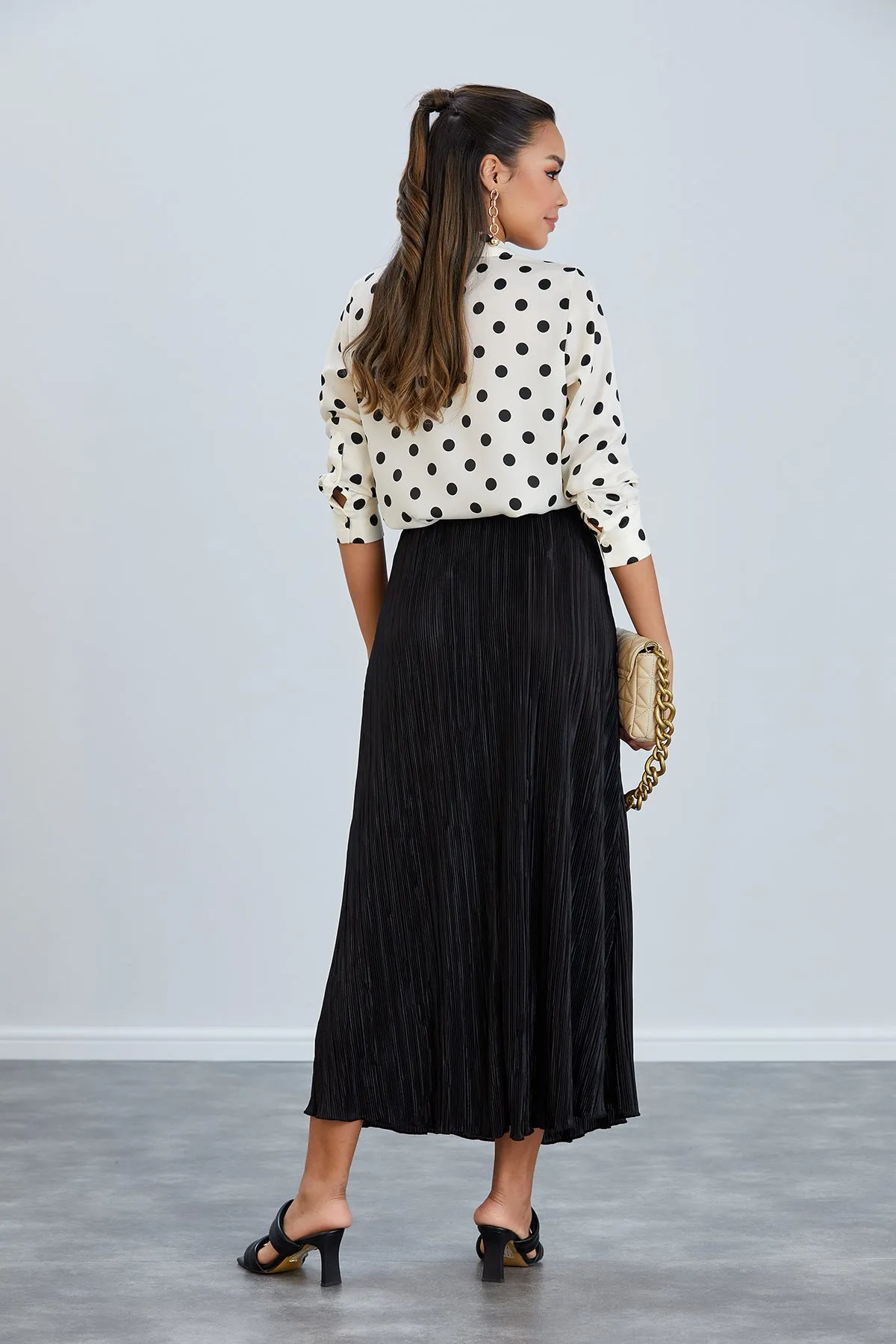Classic Pleated Midi Skirt in Black