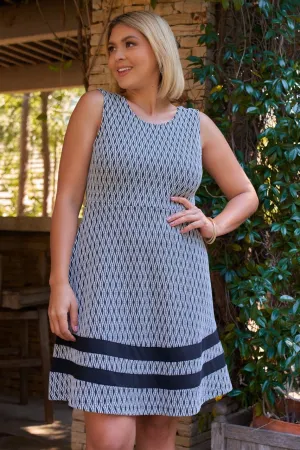 Plus Size Black & White Diamond Print Round Neck Sleeveless Fitted Flare Mini Dress